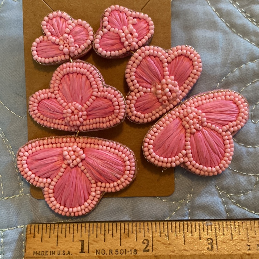 Lightweight earrings. - Picture 3 of 3